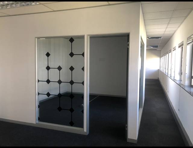 89M² OFFICE TO LET IN HYDE PARK